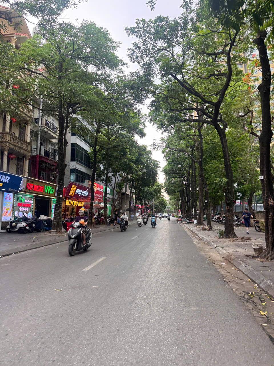 Các phương tiện lưu thông ổn định, đường thông hè thoáng, không xuất hiện tình trạng ùn tắc từng là nỗi ám ảnh của nhiều người dân mỗi chiều tan tầm