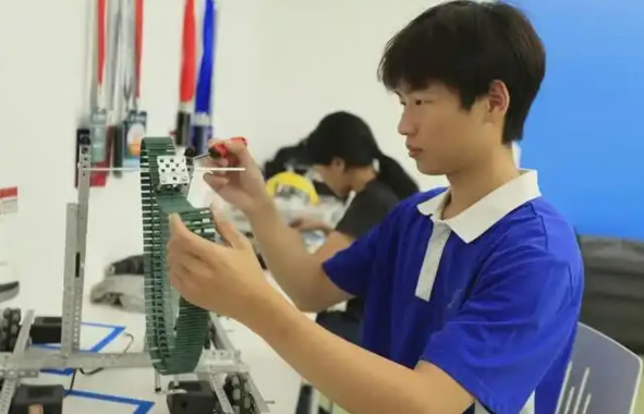 Mục tiêu của nhóm là phát triển các mẫu máy bay không người lái có giá thành hợp lý, hướng tới người dùng phổ thông thay vì chỉ phục vụ các khách hàng chuyên nghiệp hoặc doanh nghiệp lớn