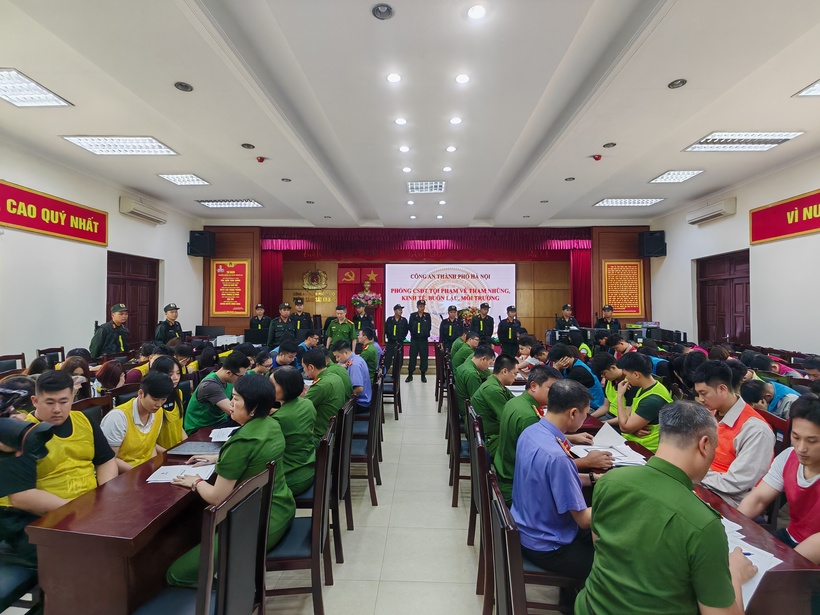 Các đối tượng tại cơ quan công an