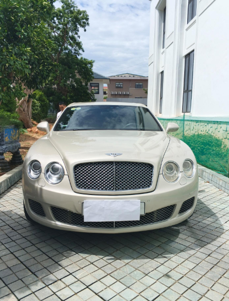 Hình ảnh chiếc Bentley Continental Flying Spur Speed được Tập đoàn đăng tải