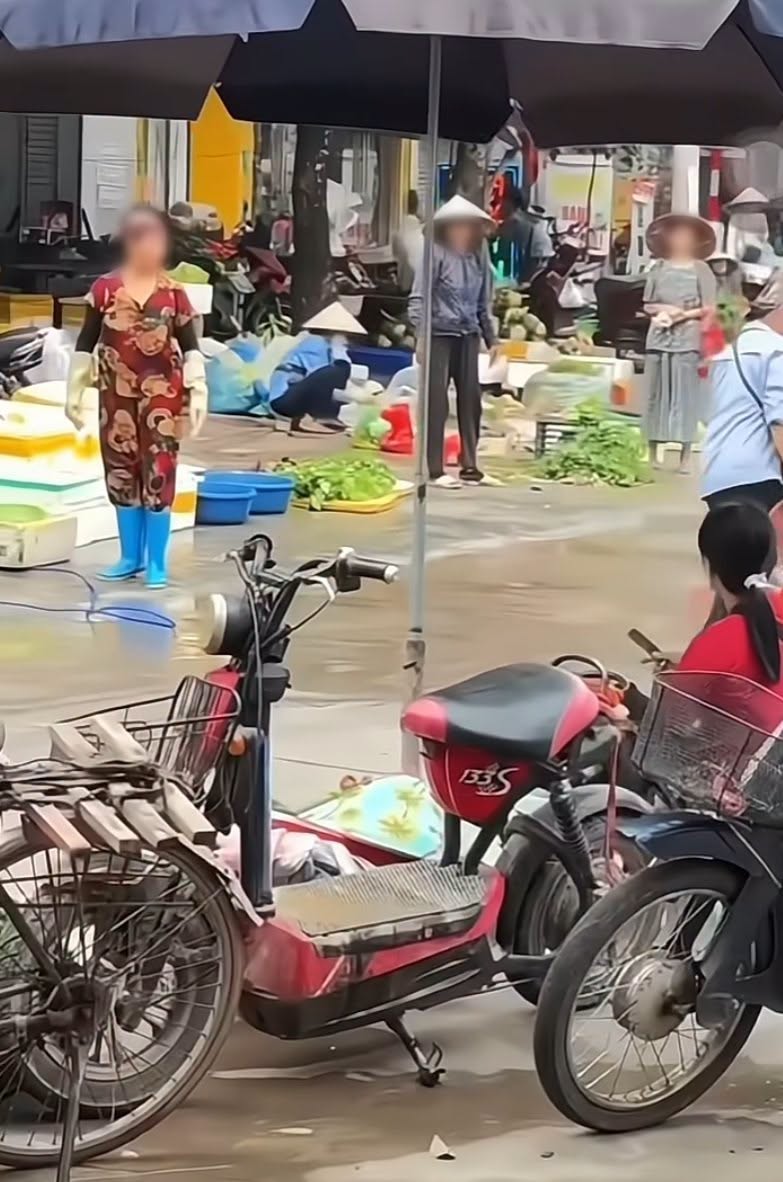 Hình ảnh vụ việc đang được lan truyền rộng rãi.