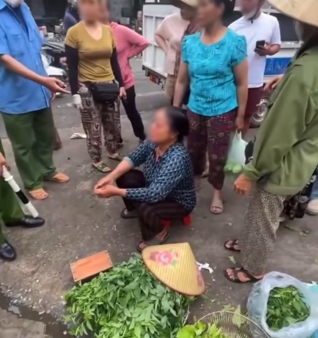 Hình ảnh vụ việc đang được lan truyền rộng rãi.
