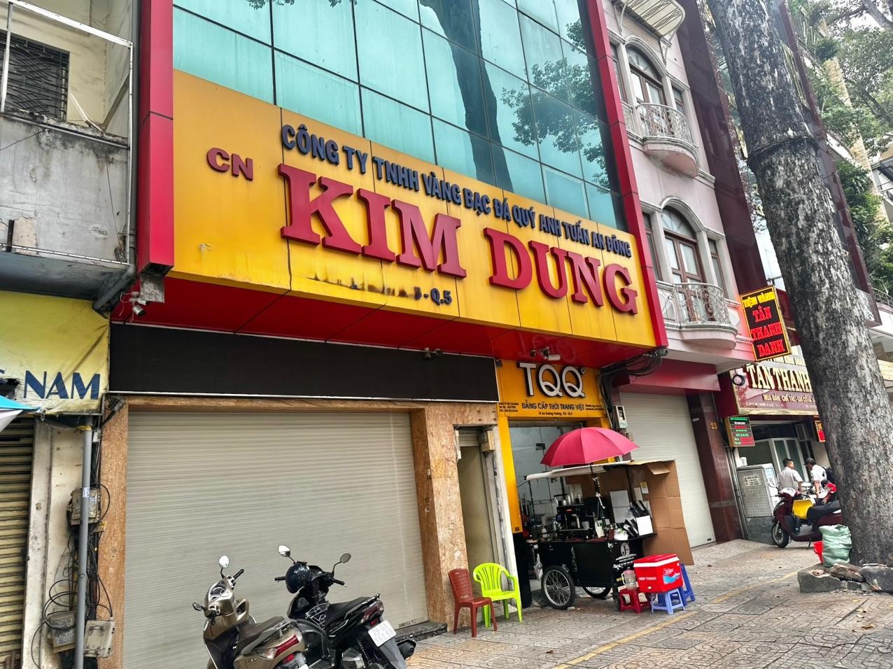 Từ “cơn sốt” đến “cơn lạnh”: Thị trường kim cương Việt Nam lao đao vì làn sóng bán tháo, nhiều cửa hàng