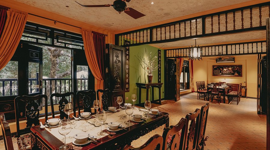 Hà Nội 40 độ, cả khách cả chủ đều ngại gặp, nhưng bữa trưa chốt deal vẫn cứ phải diễn ra: Thế thì phải ngồi đâu?