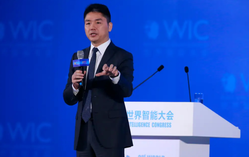 Trước sự phát triển của công nghệ cùng làn sóng tự động hóa, tỷ phú Richard Liu tiết lộ JD.com đang lên kế hoạch đào tạo lại 700.000 shipper nhằm chuẩn bị cho thời điểm robot đảm nhận phần lớn hoạt động giao hàng