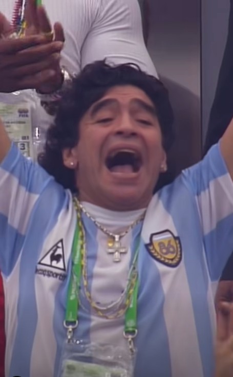 FIFA lần đầu hé lộ khoảnh khắc gây xúc động: Maradona cổ vũ ‘cậu bé thần đồng’ Messi ở World Cup