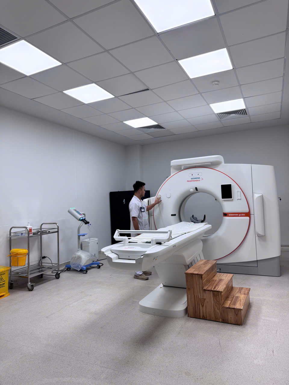 Nhiều trang thiết bị y tế hiện đại đã được đưa vào vận hành, sẵn sàng phục vụ nhu cầu khám, chữa bệnh của người dân