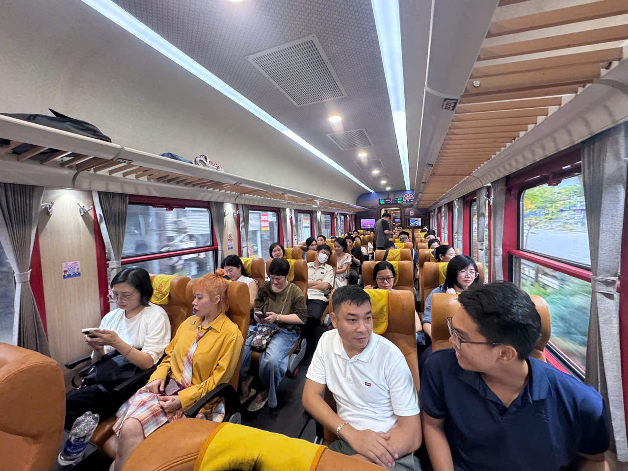 Đây là tuyến tàu chuyên biệt phục vụ việc đưa đón đội ngũ y bác sĩ, điều dưỡng và nhân viên y tế từ Hà Nội đến Ninh Bình làm việc hằng ngày