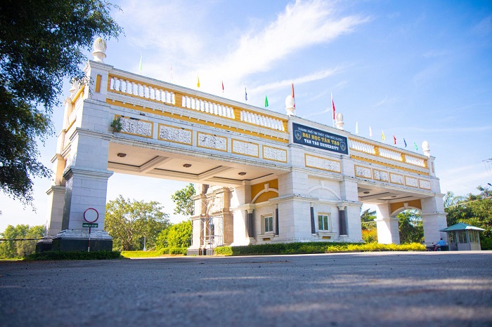 Trường Đại học Tân Tạo