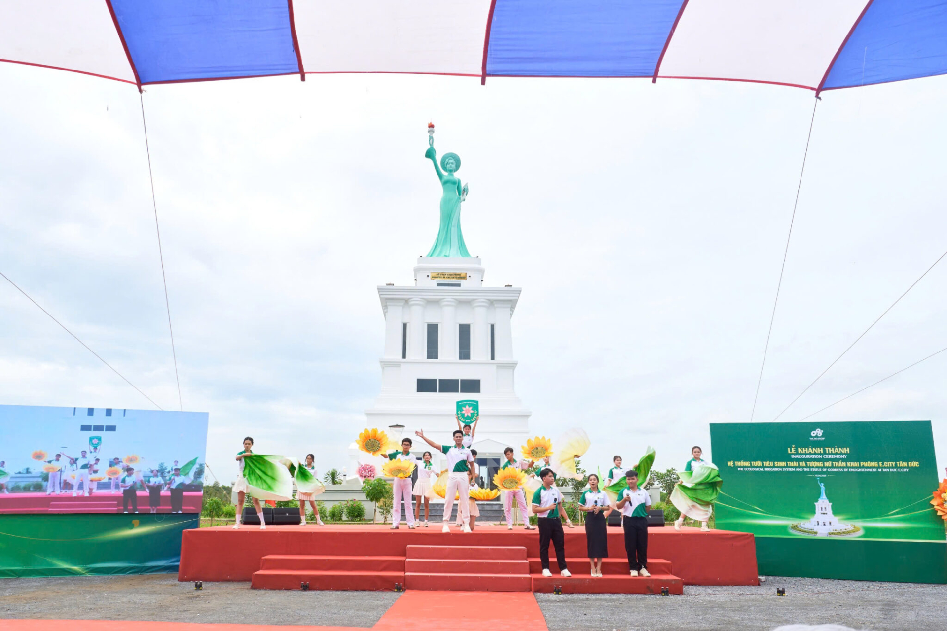 Khánh thành tượng nữ thần