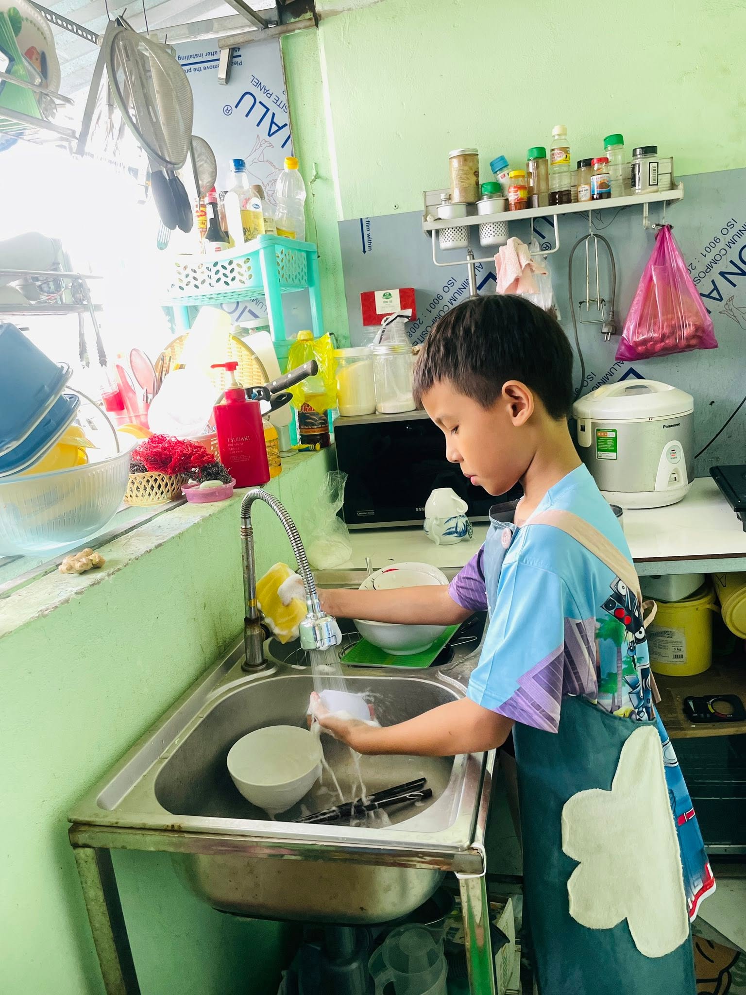 Đằng sau tiếng rao bằng thơ g&acirc;y sốt mạng x&atilde; hội của cậu b&eacute; 9 tuổi b&aacute;n trứng phụ mẹ- Ảnh 5.