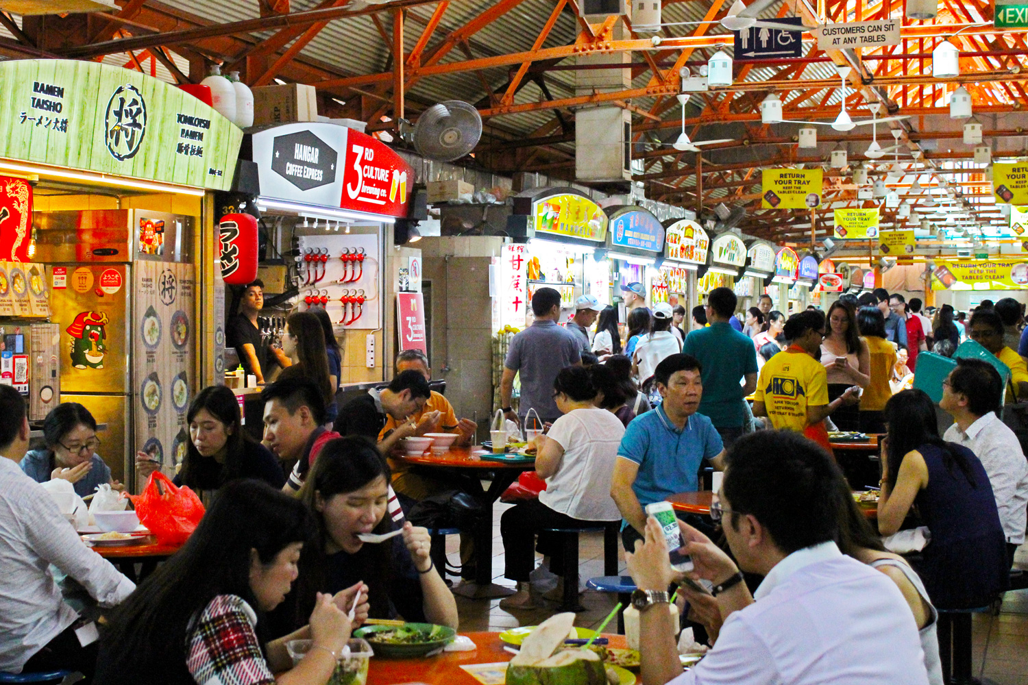Hawker centre - mô hình khu ẩm thực bình dân tập trung.