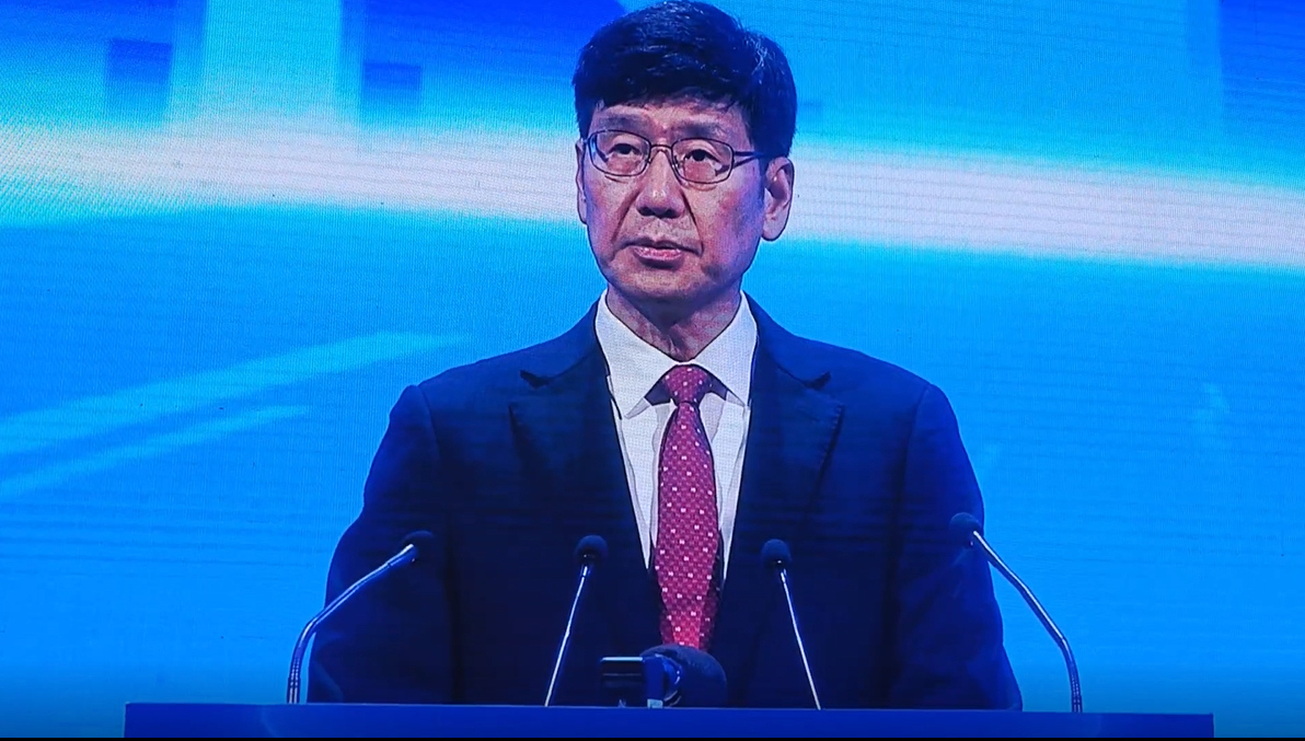   Là doanh nghiệp FDI lớn nhất tại Việt Nam, Samsung cho biết đang nỗ lực đóng góp vào sự phát triển kinh tế - xã hội thông qua việc xây dựng hệ sinh thái công nghiệp, phát triển công nghệ lõi, tạo việc làm chất lượng cao và thúc đẩy xuất khẩu.  