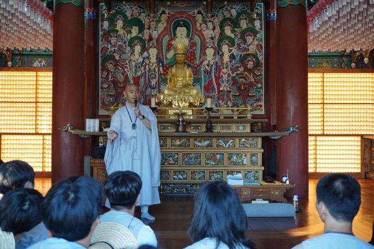 Đa dạng hoạt động đi kèm chương trình.