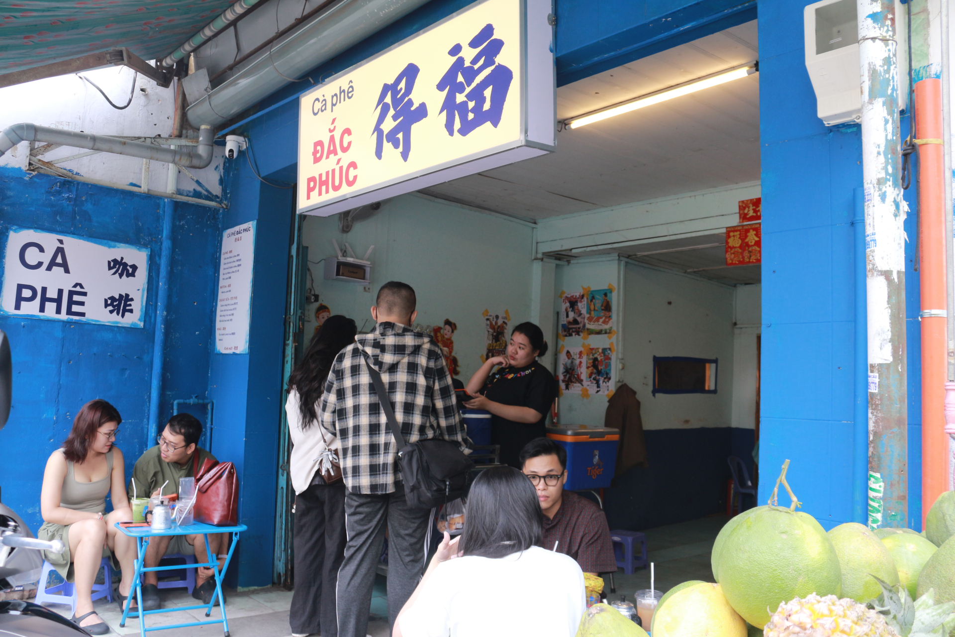 Phần đông khách là các bạn trẻ.