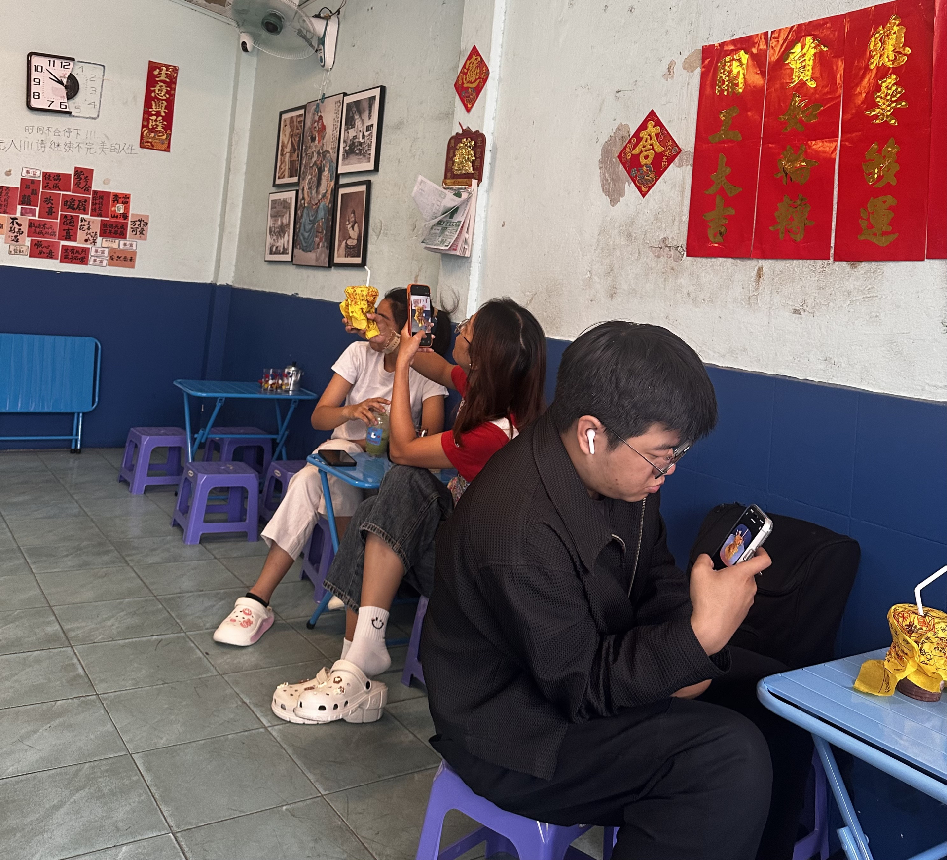 Phần đông khách là các bạn trẻ.