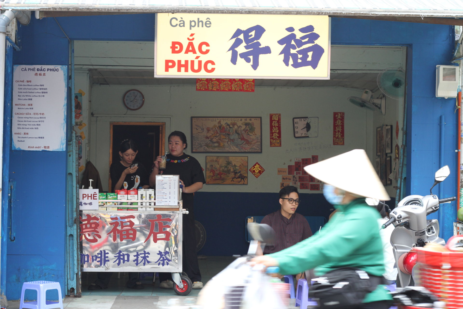 Quán cà phê ‘tu tiên’ từng đóng cửa vì quá đông khách: Phía sau cơn sốt cõi mạng là câu chuyện đời thường của một gia đình người Hoa