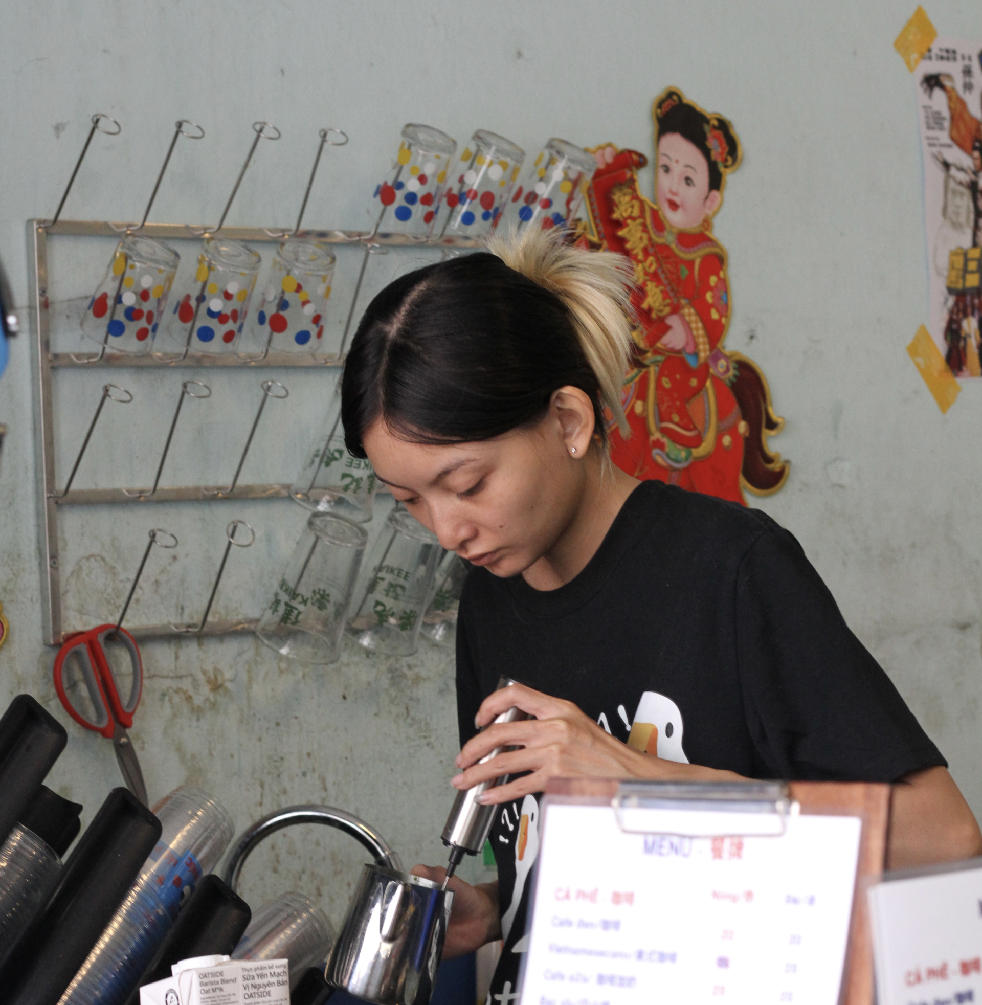 Quán cà phê ‘tu tiên’ từng đóng cửa vì quá đông khách: Phía sau cơn sốt cõi mạng là câu chuyện đời thường của một gia đình người Hoa
