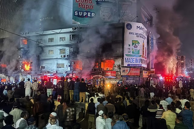 Vụ cháy trung tâm thương mại ở Pakistan.