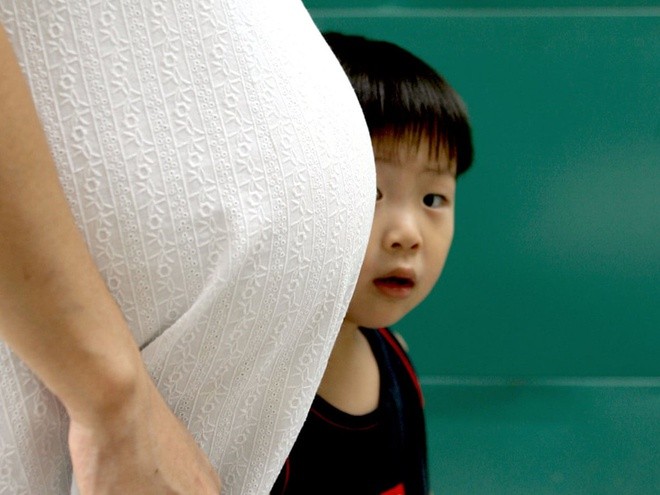 Áp lực nuôi dạy một đứa trẻ.
