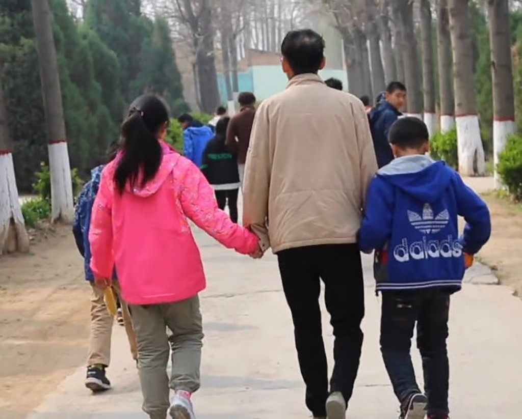Ông dành 20 năm qua vì những đứa trẻ 