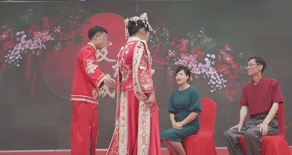 Nhiều người đã lớn lên trong vòng tay yêu thương của ông.