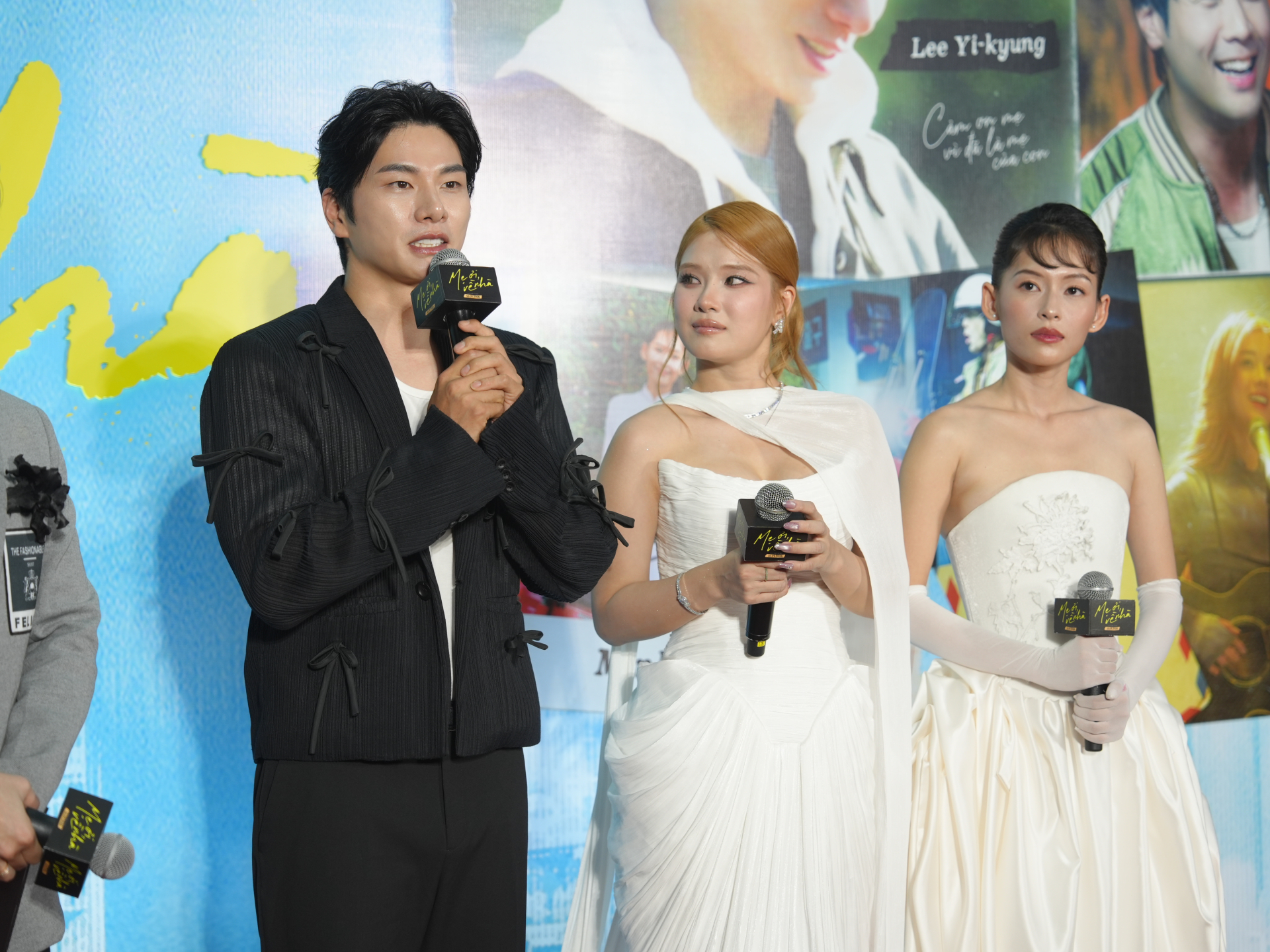 Lee Yi Kyung sánh đôi cùng Hoàng Yến Chibi