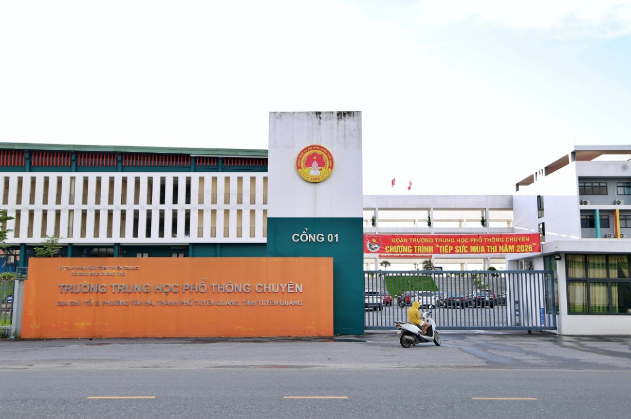 Trường THPT Chuyên Tuyên Quang