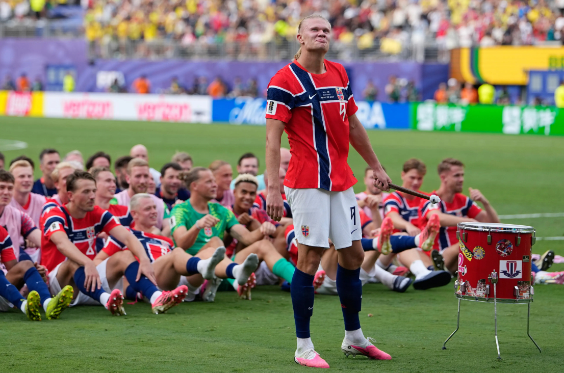 Erling Haaland đang có thành tích sánh ngang Kylian Mbappe và Lionel Messi trên bảng xếp hạng Vua phá lưới với 7 pha lập công