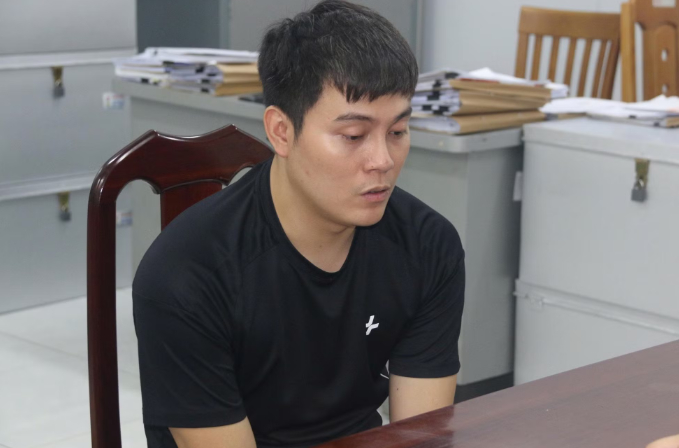Cơ quan điều tra xác định Nguyễn Danh Thành là người cầm đầu, giữ vai trò chủ mưu trong đường dây lừa đảo này (Ảnh: BCAND)