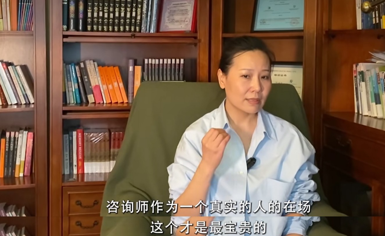 Bác sĩ Chen phản đối người dùng quá tin vào AI có thể điều trị tâm lý và kê thuốc