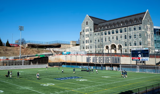 Sân vận động Cooper Field tại Đại học Georgetown, một trong những trường đại học được nêu tên trong vụ kiện, ở Washington DC