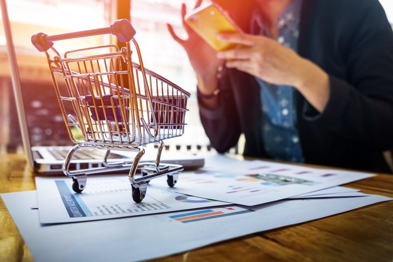Chuyện sáng làm văn phòng, tối về đóng vài chục đơn online đang dần khép lại.