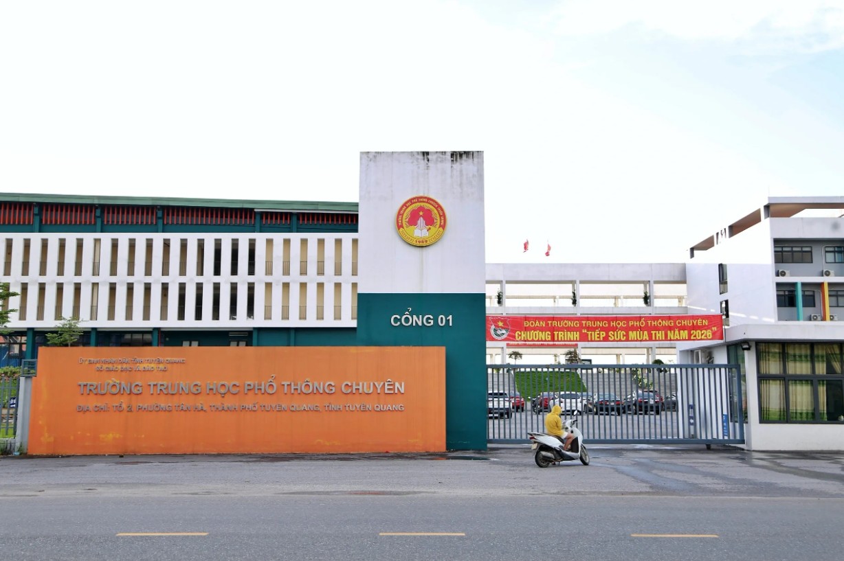 Trường THPT chuyên Tuyên Quang