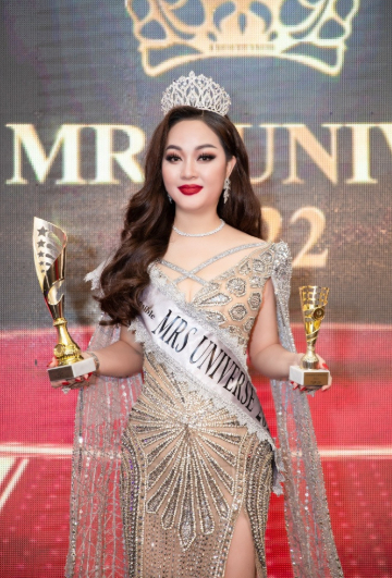 Vượt qua 98 thí sinh đến từ nhiều quốc gia và vùng lãnh thổ, Hoàng Thanh Nga từng giành danh hiệu Á hậu 1 tại cuộc thi Mrs Universe (Ảnh: VietnamNet)