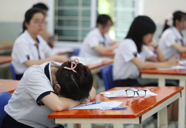 Đây là động thái mới sau khi xuất hiện phản ánh về việc một thí sinh bị phát hiện sử dụng điện thoại, “phao thi” nhưng không bị lập biên bản xử lý (Ảnh: Dân trí)