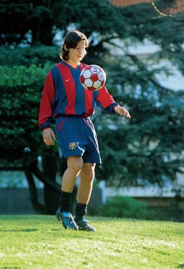 Cậu bé Messi những ngày đầu gia nhập CLB.