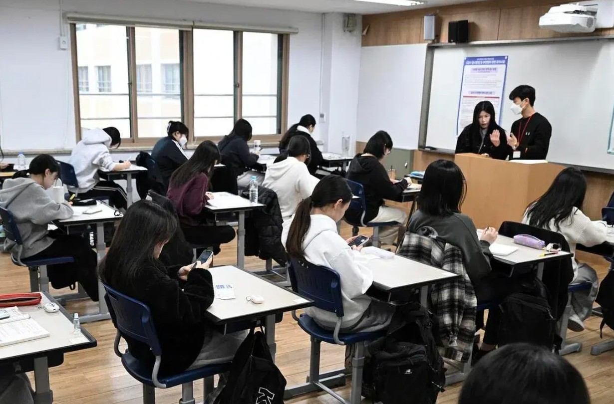 Hàn Quốc dự kiến thêm kính AI vào danh sách các thiết bị cấm mang vào phòng thi 