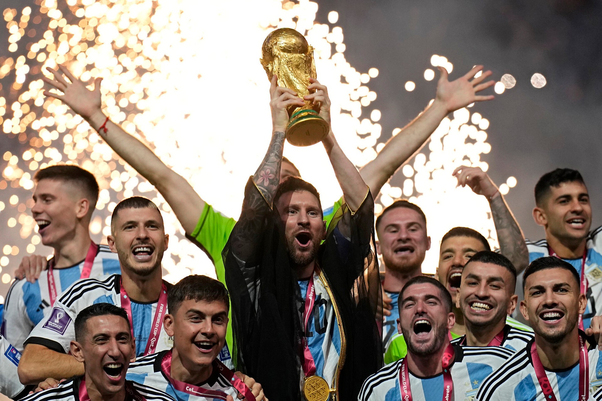 FIFA World Cup luôn được xem là sân khấu của danh dự và niềm tự hào dân tộc.
