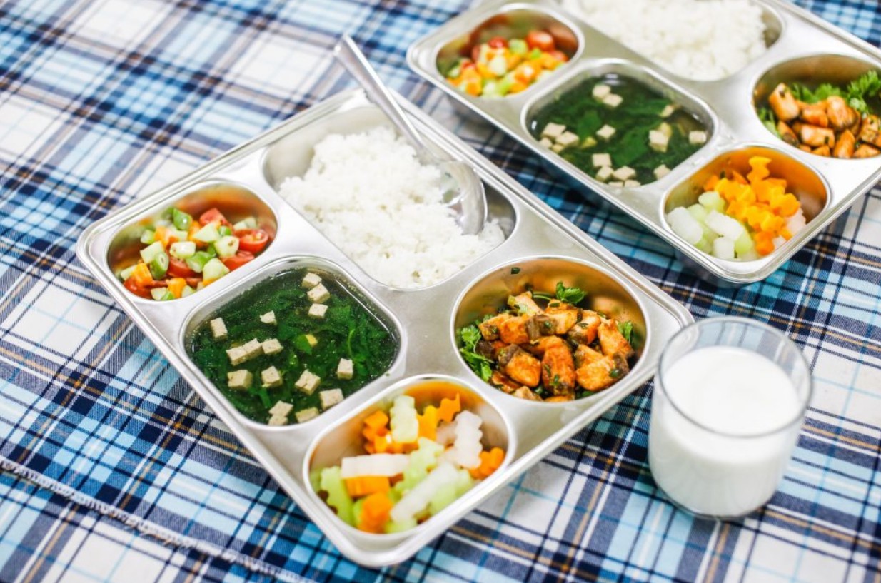 Sở Giáo dục và Đào tạo (GD&ĐT) Hà Nội yêu cầu các trường chỉ tổ chức bán trú khi bảo đảm đầy đủ điều kiện an toàn thực phẩm