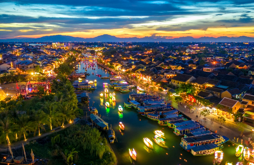 Đà Nẵng: Lần đầu tiên, biển Mỹ Khê thành sân khấu thực cảnh, kể chuyện xứ Quảng bằng ánh sáng và âm nhạc
