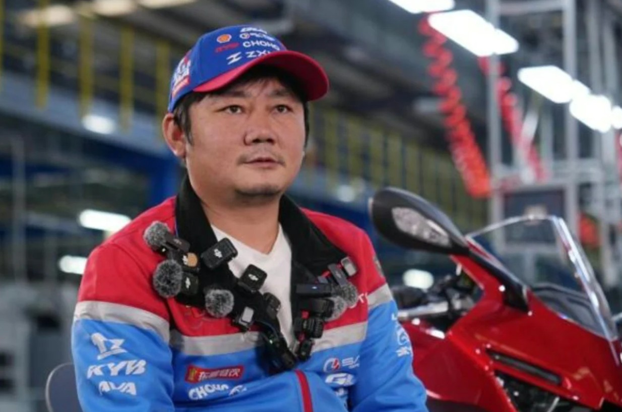 Trương Tuyết (Zhang Xue), nhà sáng lập hãng ZXMoto thời điểm trả lời phỏng vấn của đài truyền hình CGTN sau chiến thắng tại WorldSSP - Ảnh: CGTN