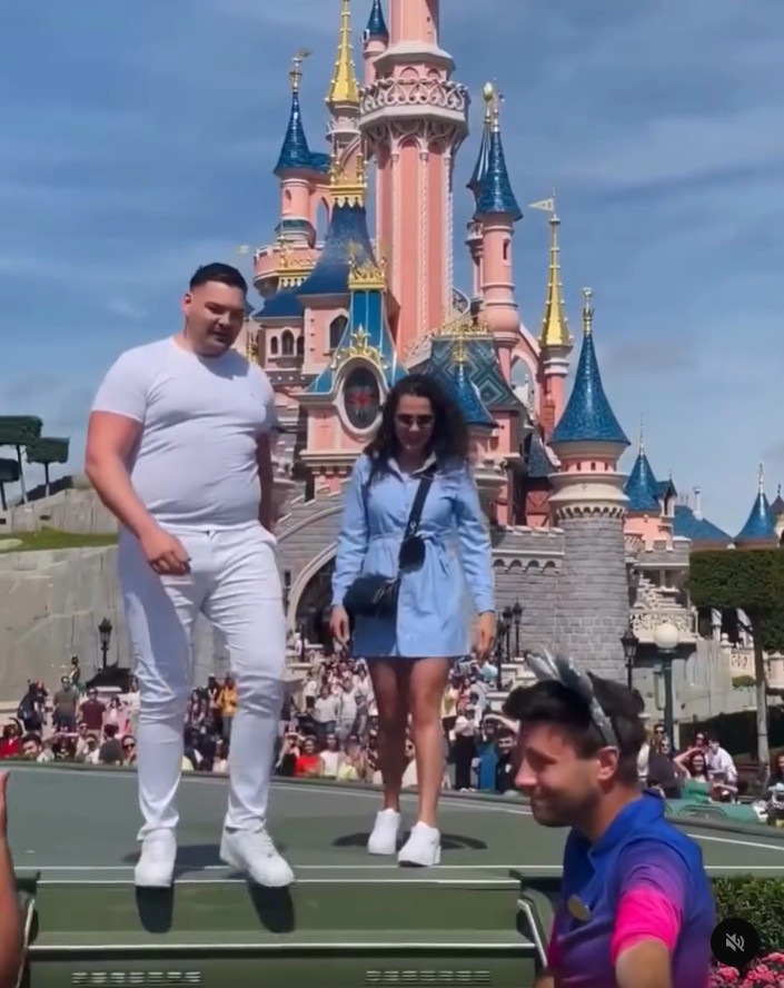 Màn cầu hôn trong mơ ở Disneyland Paris biến thành ‘ác mộng’ chỉ vì 21 giây: Disney phải lên tiếng xin lỗi