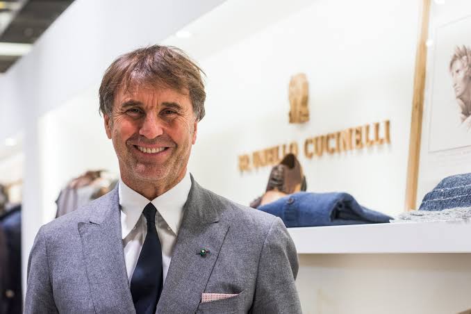 Brunello Cucinelli là một trong những thương hiệu đầu tiên đưa ra phản hồi.