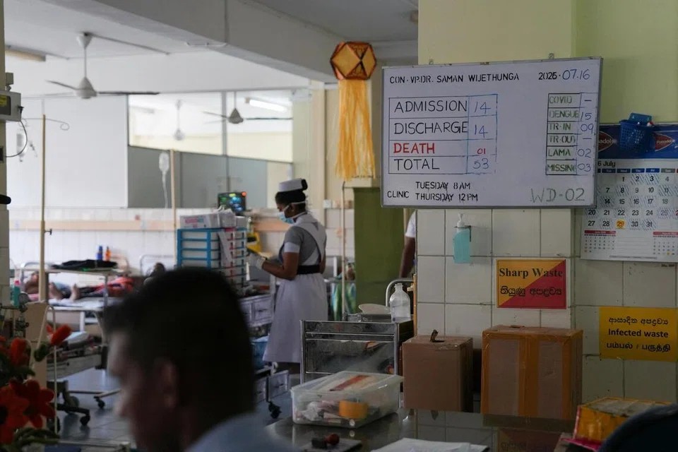 Nhiều bệnh viện công đã phải bổ sung thêm giường bệnh.