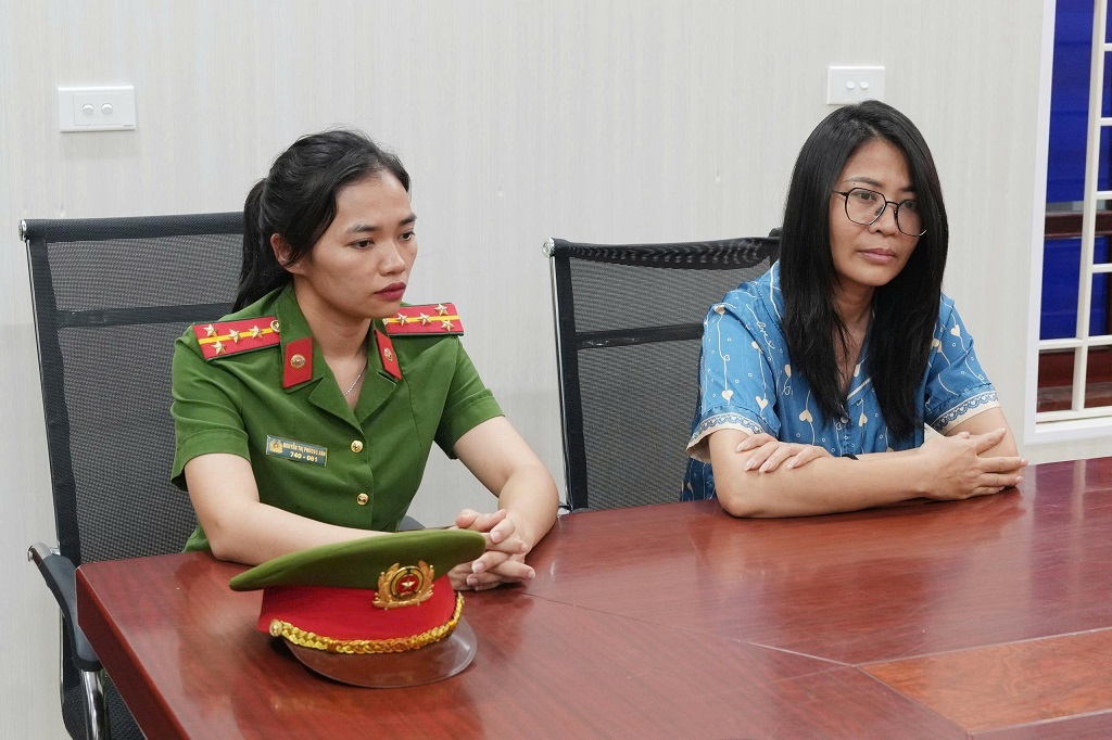 Cơ quan Công an làm việc với các đối tượng: Nguyễn Tất Tín, Lê Thị Dung và Hà Thị Bình - Ảnh: CACC
