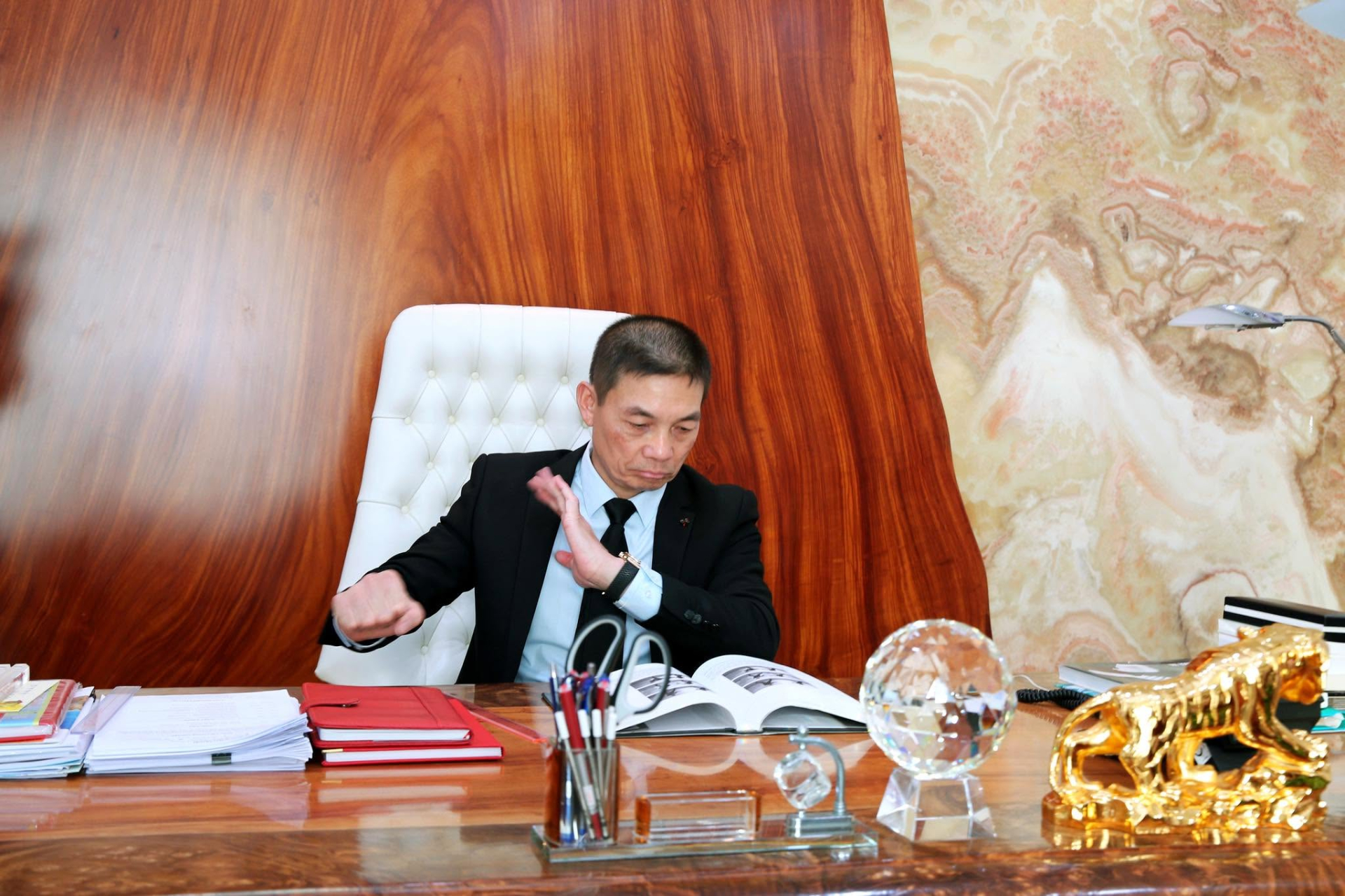 Ông Nguyễn Viết Hải trong buổi lễ giỗ tưởng niệm 53 năm ngày mất của huyền thoại võ thuật Lý Tiểu Long - Ảnh: Sơn Hải Group