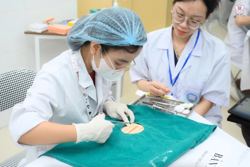 Sinh viên Đại học Y Hà Nội trong kỳ thi tốt nghiệp - Ảnh: Fanpage nhà trường