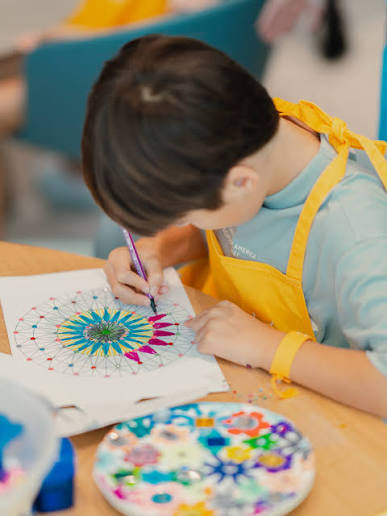 L'ÉCOLE còn tổ chức các workshop sáng tạo dành riêng cho nhóm 8-12 tuổi và 13-16 tuổi.