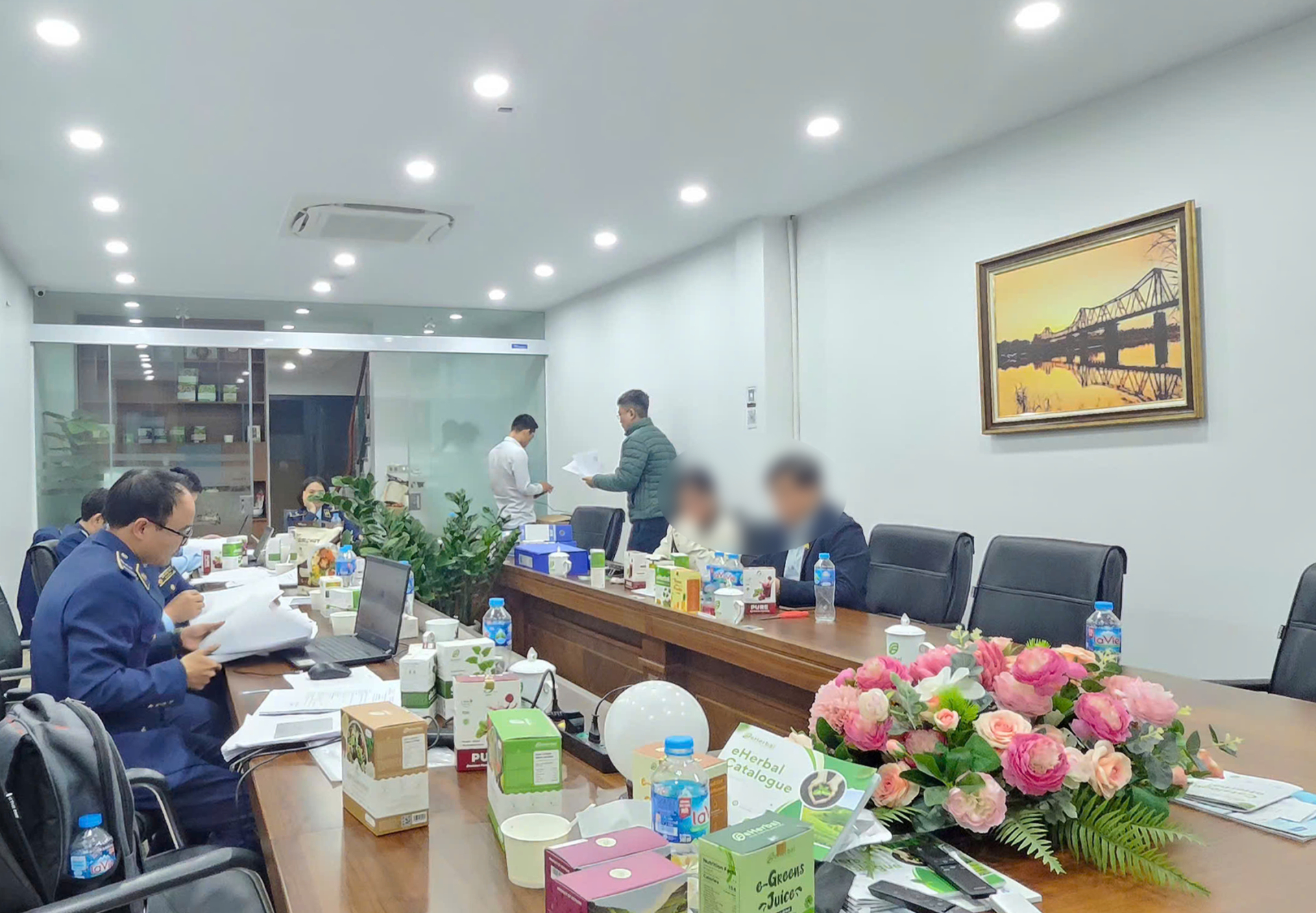 Đoàn kiểm tra làm việc tại Công ty Cổ phần Sản xuất và Thương mại Eherbal ngày 29/12/2025 - Ảnh: dms.gov